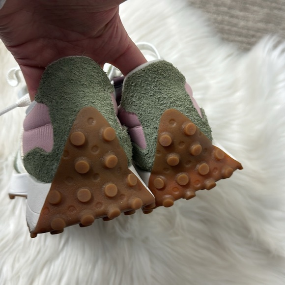 New Balance 327 Khaki & Pink Sneakers 7 - Picture 5 of 9